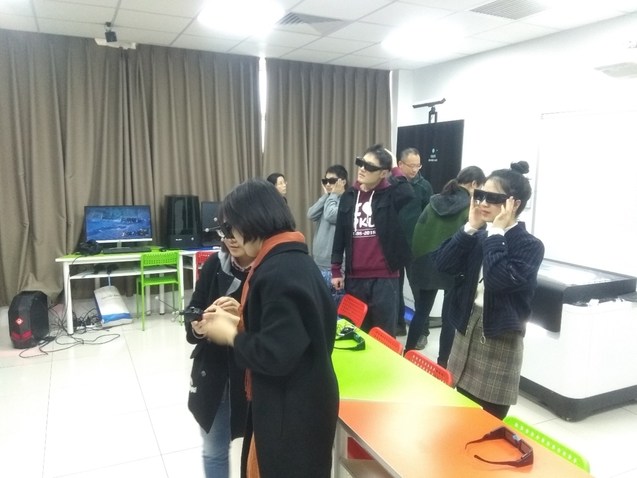 D:\学习\研究生\个人\活动职务\虚拟仿真实验室助理\2019.3.12助理\照片\微信图片_201903122150002.jpg