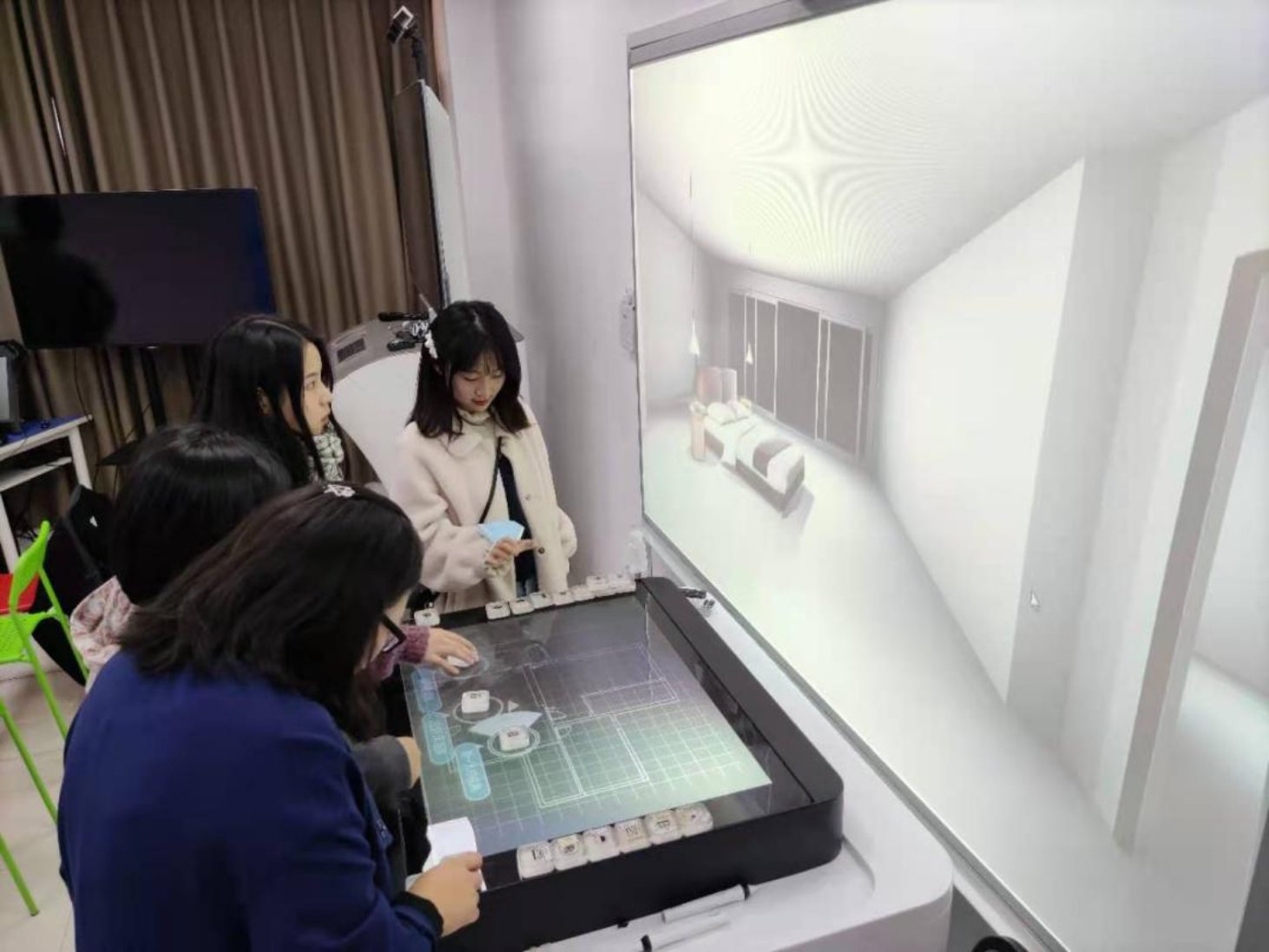 图片包含 室内, 人, 女人, 男人

描述已自动生成